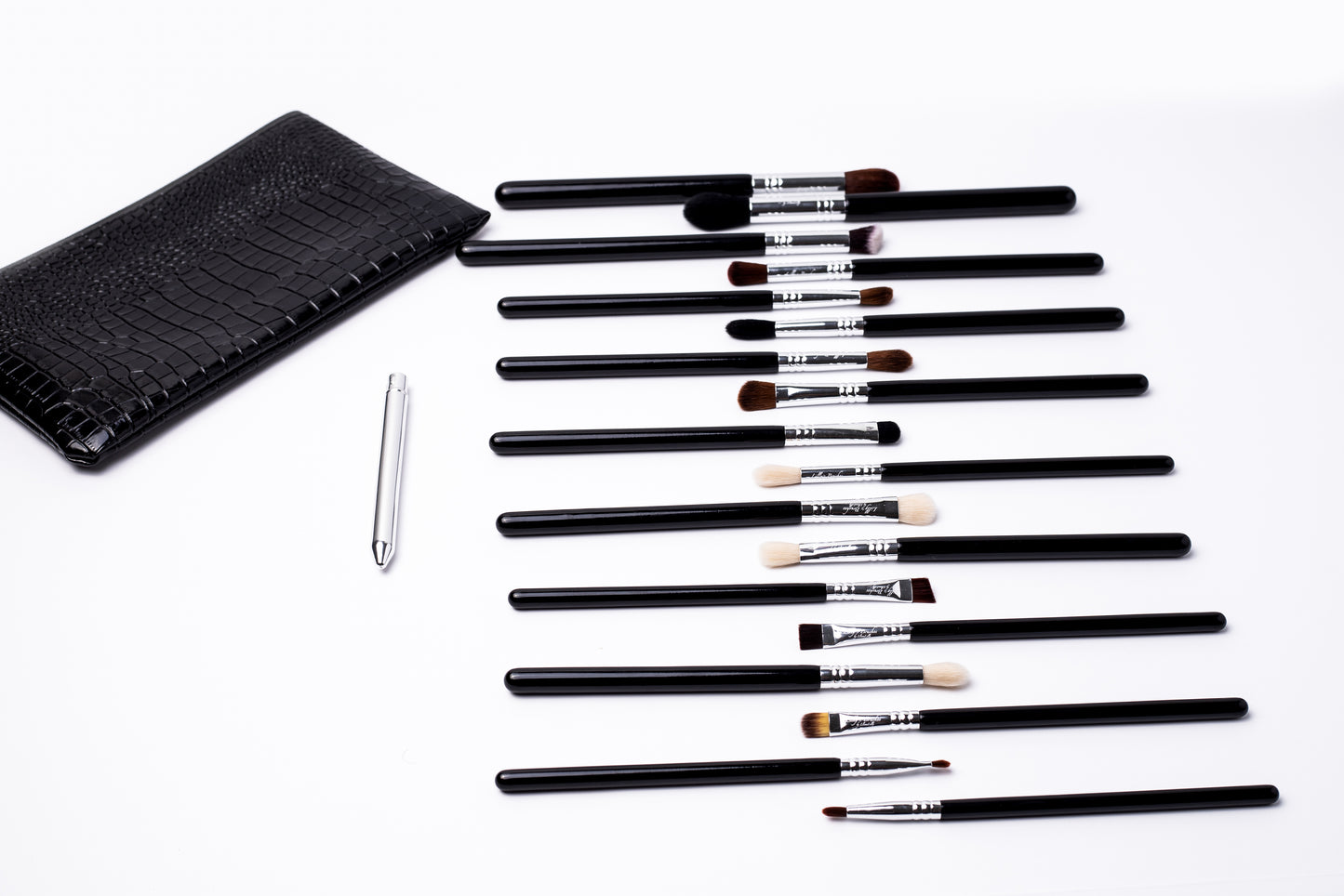 Blacky -19 Piece Brush set